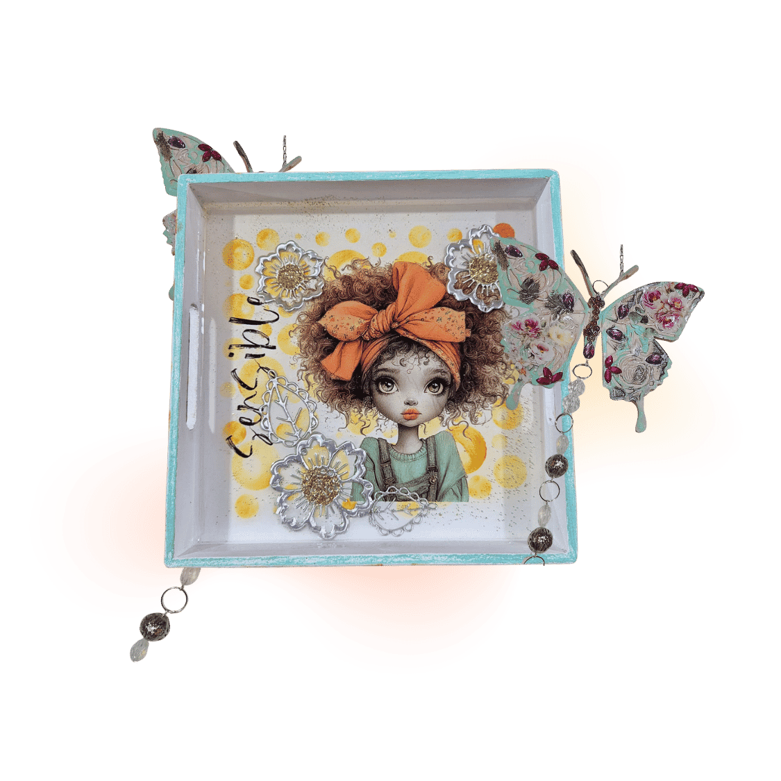 Chapitas al Art – mariposa calada y bandeja con resina epoxi